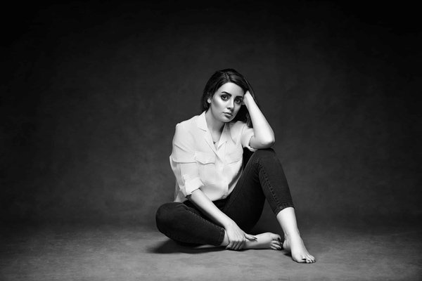 What Are the Most Flattering Wrap Tops for an Hourglass Figure in a Professional Setting?