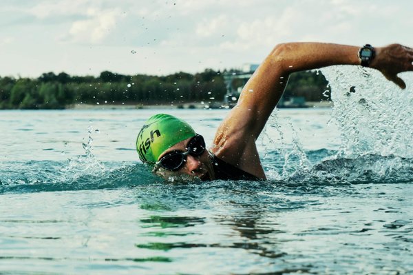 What's the Effect of Ambient Temperature on Performance in Open-Water Swimming Competitions?